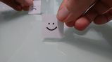 Une photo d'un petit smiley souriant dessiné